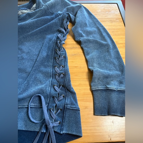 GUC Pam & Gela- Indigo Wash Side Lace-Up Sweatshirt. Size L - Picture 10 of 10